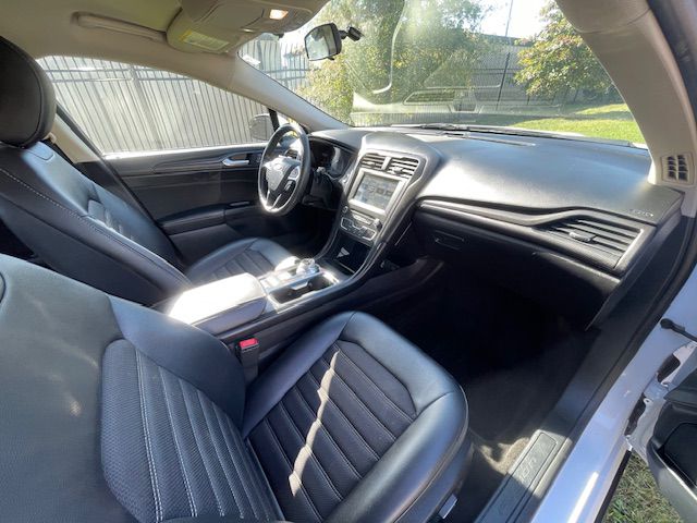 Photo 11 of this FORD FUSION