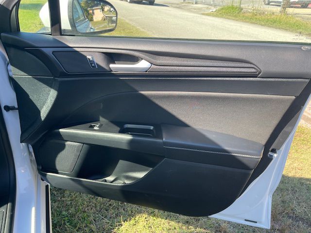 Photo 12 of this FORD FUSION