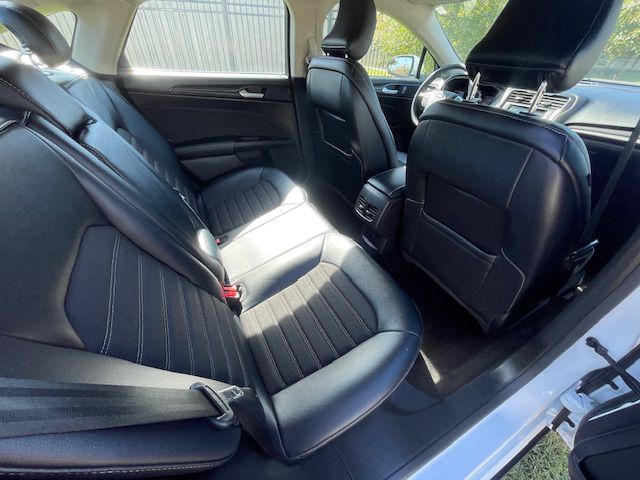 Photo 13 of this FORD FUSION