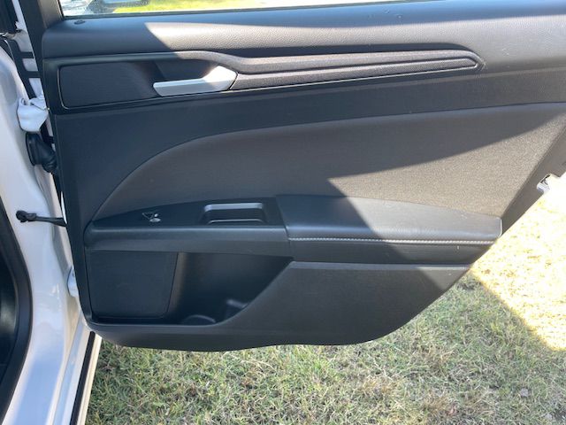 Photo 14 of this FORD FUSION