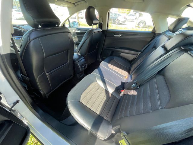 Photo 15 of this FORD FUSION