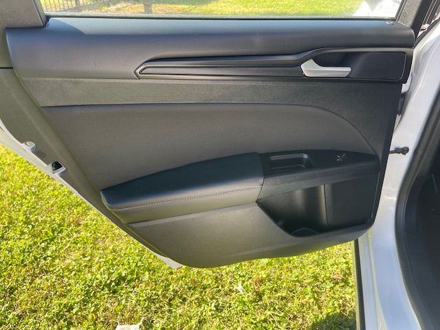 Photo 16 of this FORD FUSION