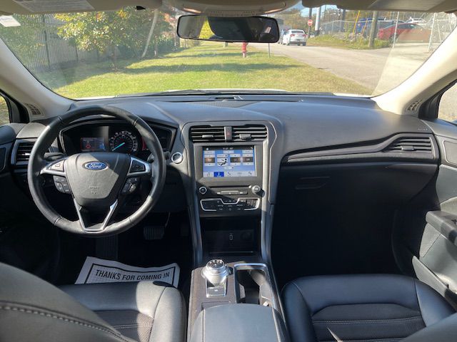 Photo 17 of this FORD FUSION