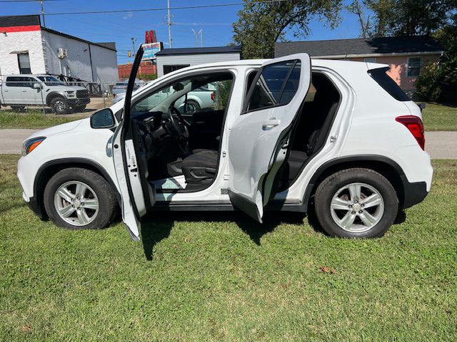 Photo 9 of this CHEVROLET TRAX