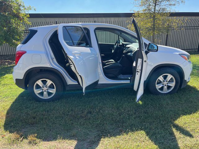 Photo 10 of this CHEVROLET TRAX