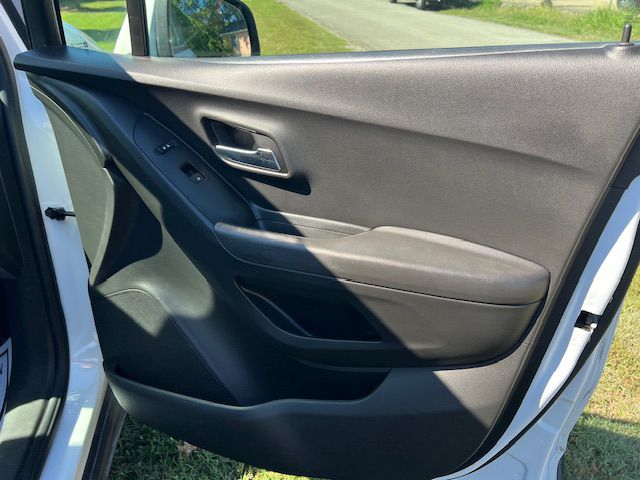 Photo 15 of this CHEVROLET TRAX