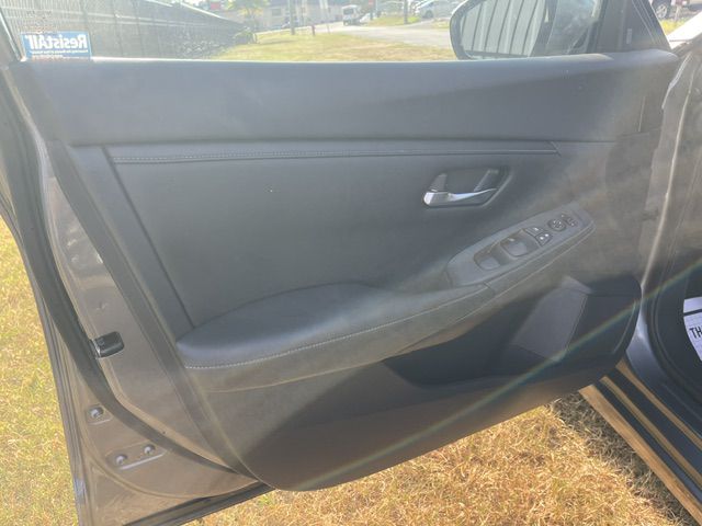 Photo 11 of this NISSAN SENTRA