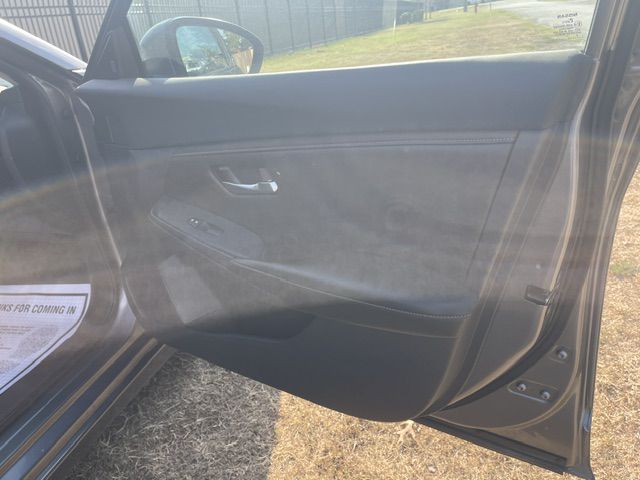 Photo 16 of this NISSAN SENTRA