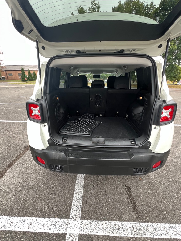 Photo 14 of this JEEP RENEGADE