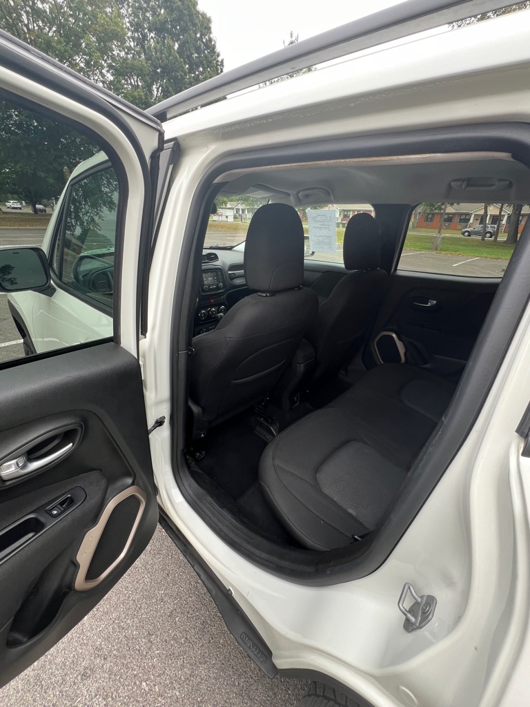 Photo 11 of this JEEP RENEGADE