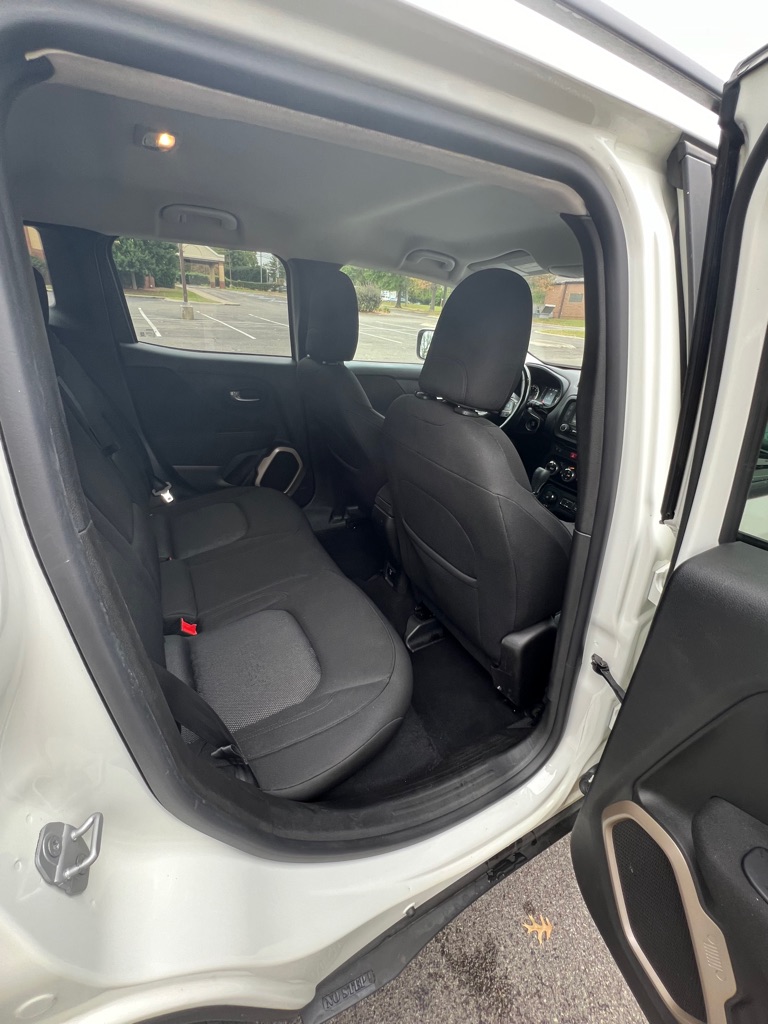 Photo 12 of this JEEP RENEGADE