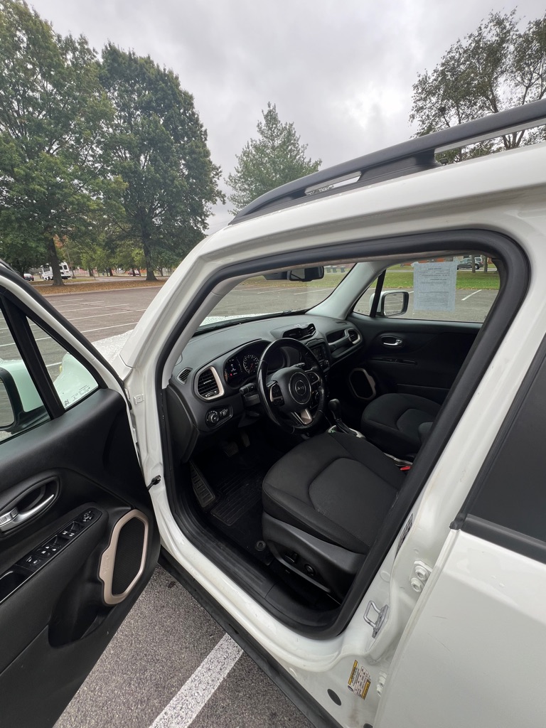 Photo 10 of this JEEP RENEGADE