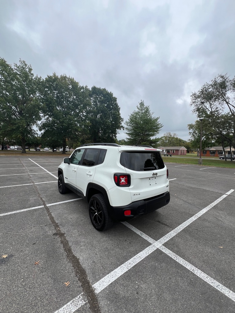 Photo 8 of this JEEP RENEGADE