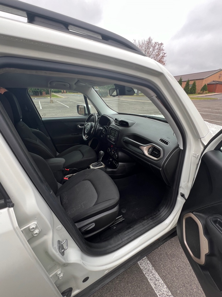 Photo 13 of this JEEP RENEGADE