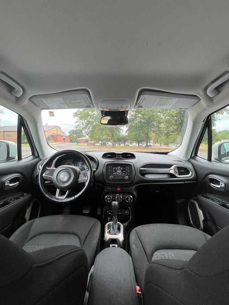 Photo 9 of this JEEP RENEGADE