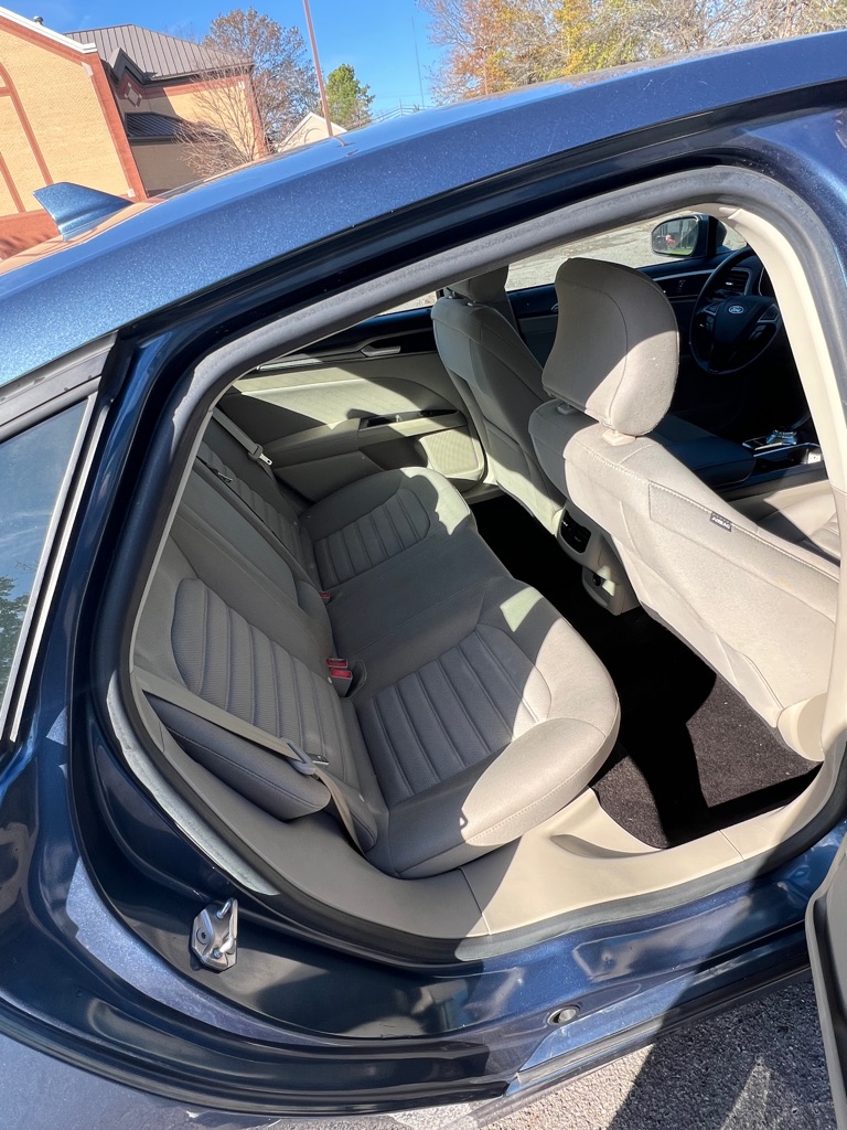 Photo 13 of this FORD FUSION