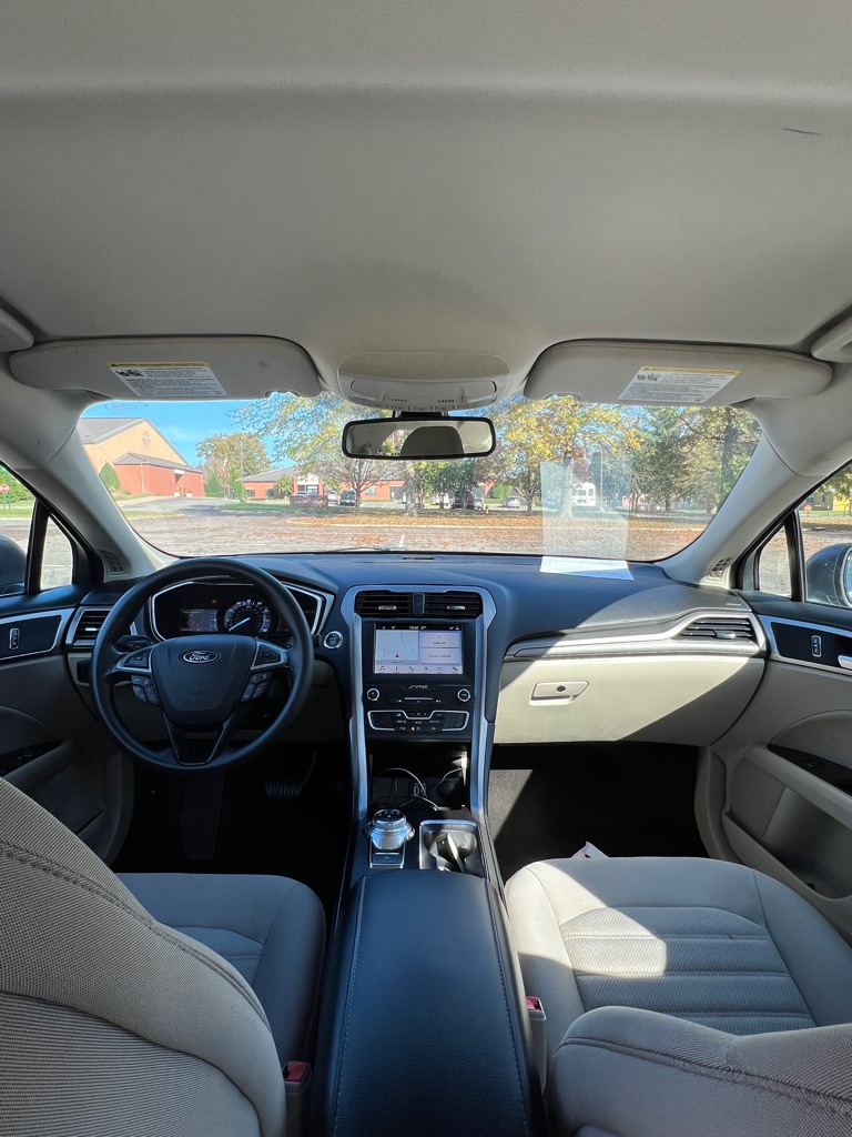 Photo 10 of this FORD FUSION