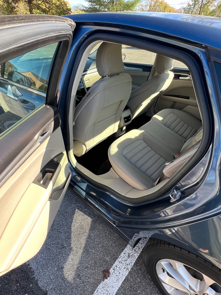 Photo 12 of this FORD FUSION