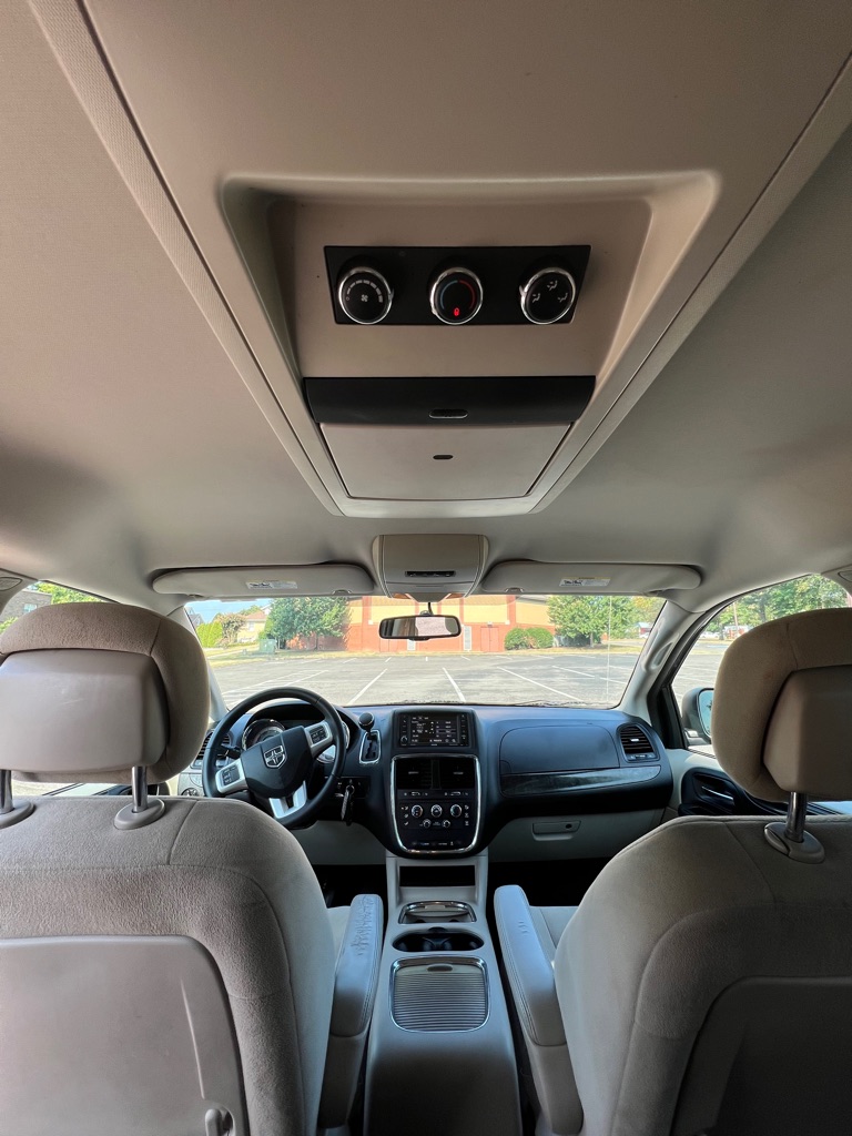 Photo 10 of this DODGE GRAND CARAVAN