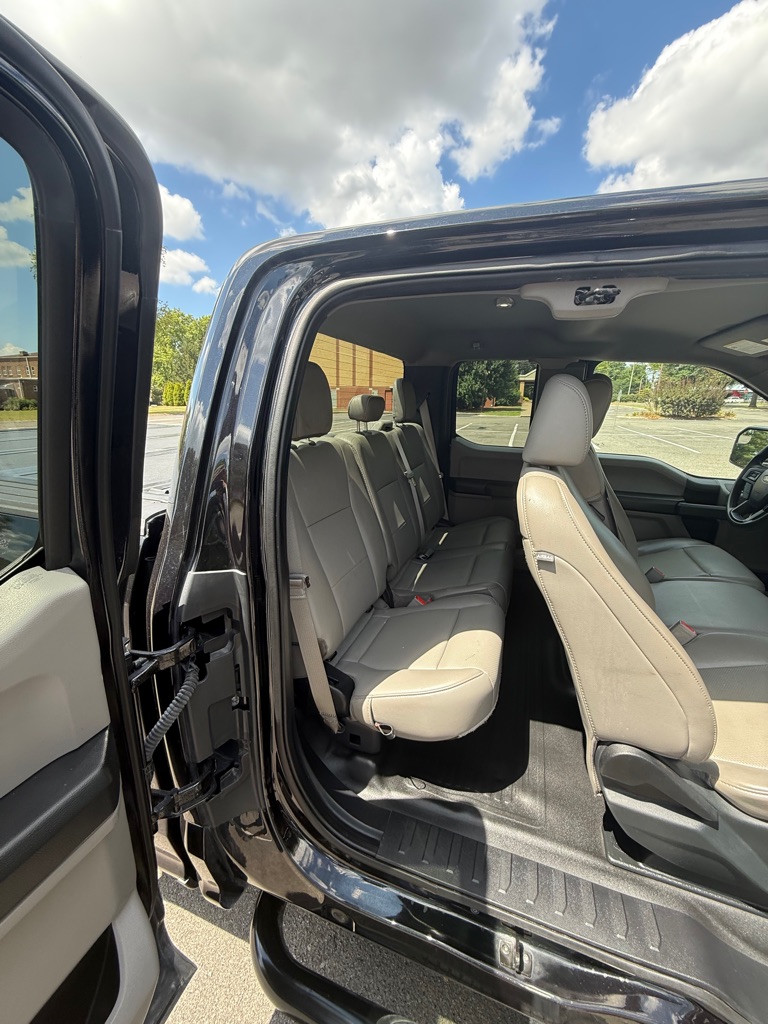 Photo 12 of this FORD F150
