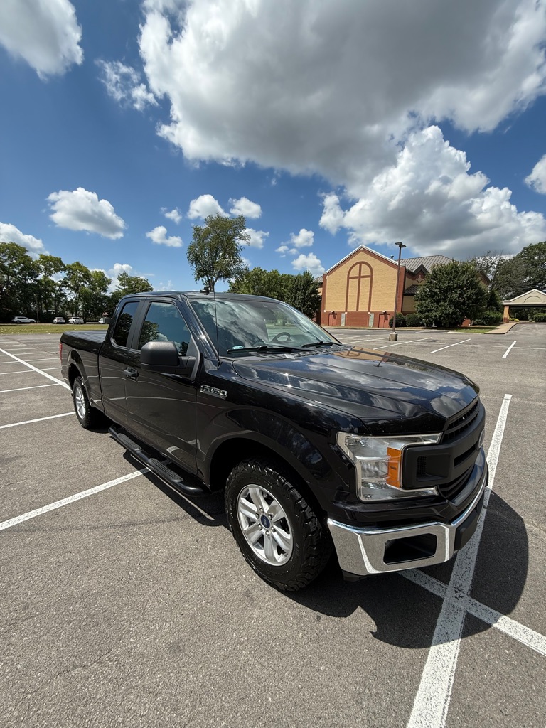 Photo 4 of this FORD F150