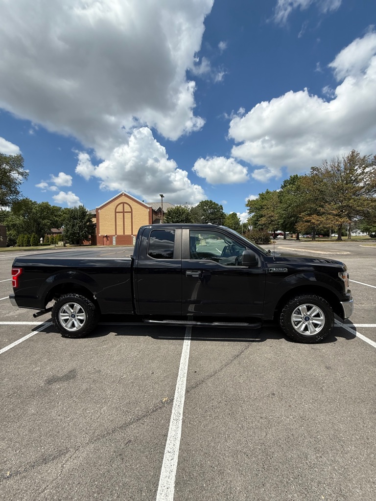 Photo 5 of this FORD F150