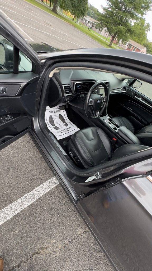 Photo 10 of this FORD FUSION