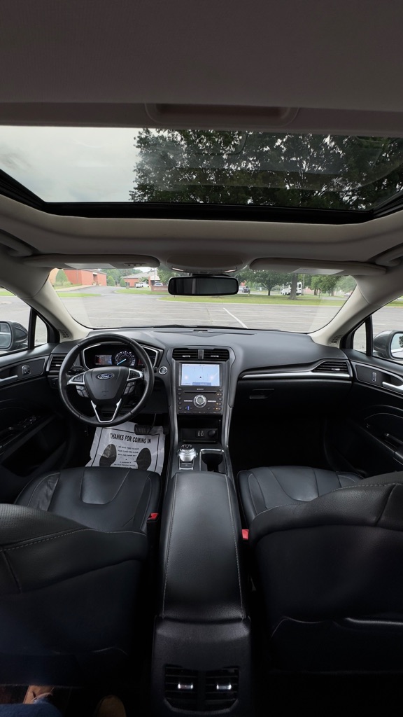 Photo 12 of this FORD FUSION