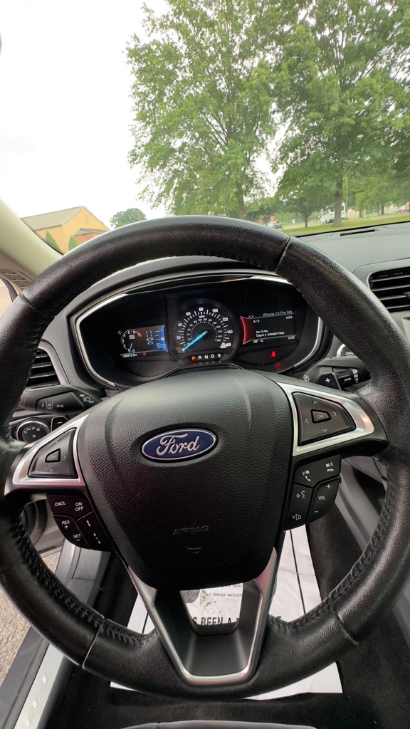 Photo 13 of this FORD FUSION