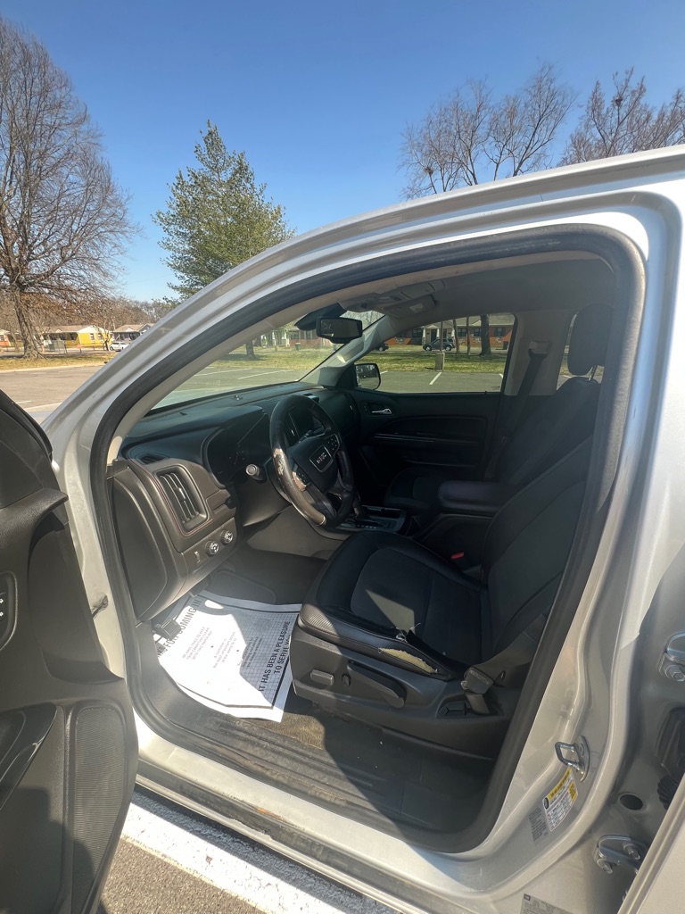 Photo 11 of this GMC CANYON