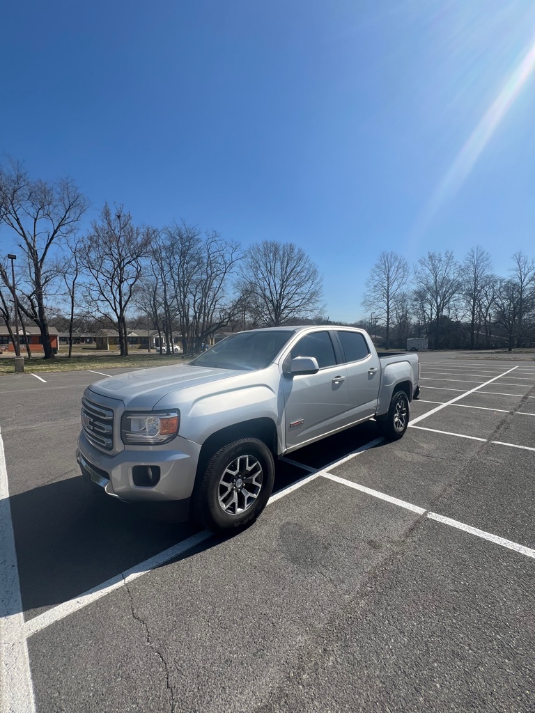 Photo 2 of this GMC CANYON