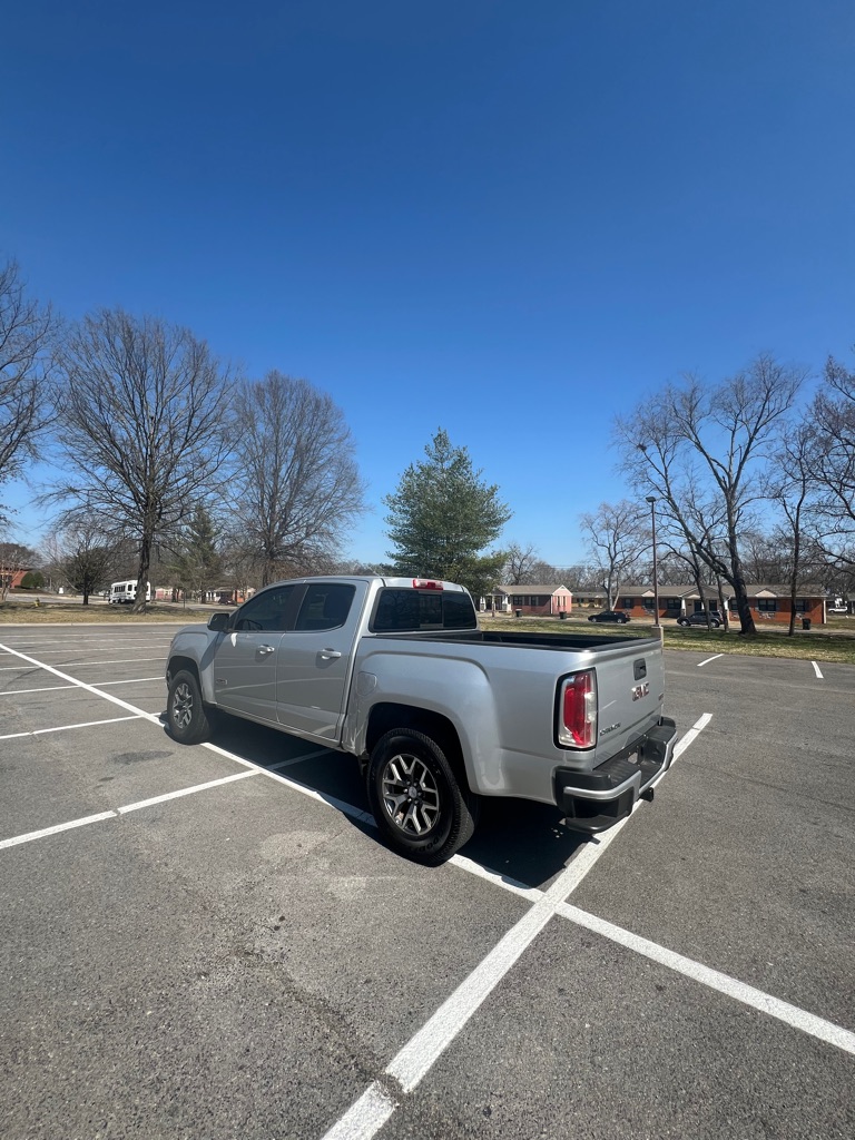 Photo 8 of this GMC CANYON