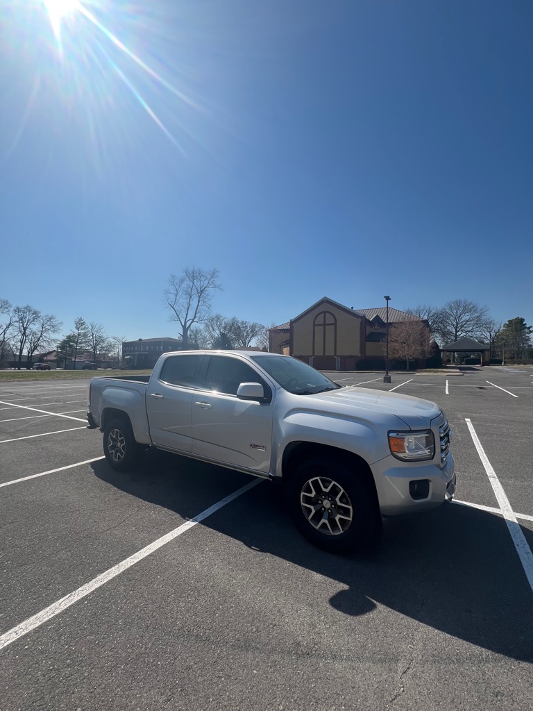 Photo 4 of this GMC CANYON