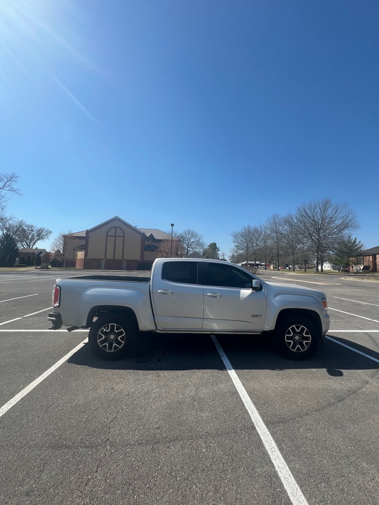 Photo 5 of this GMC CANYON
