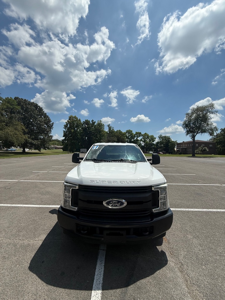 Photo 3 of this FORD F250
