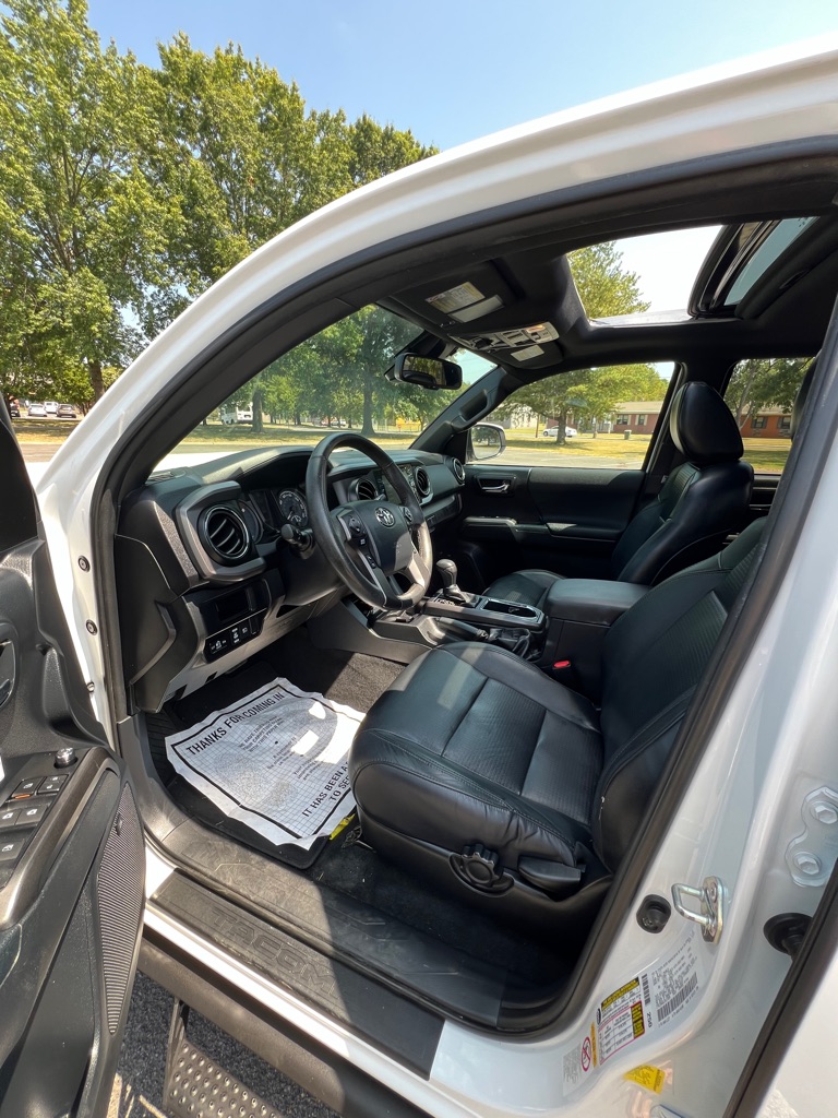 Photo 11 of this TOYOTA TACOMA