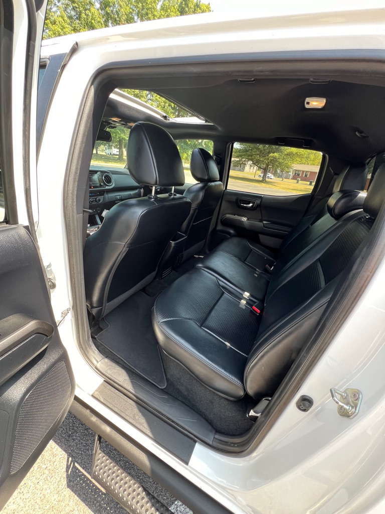 Photo 12 of this TOYOTA TACOMA