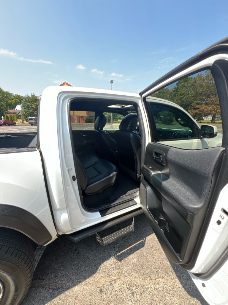 Photo 13 of this TOYOTA TACOMA