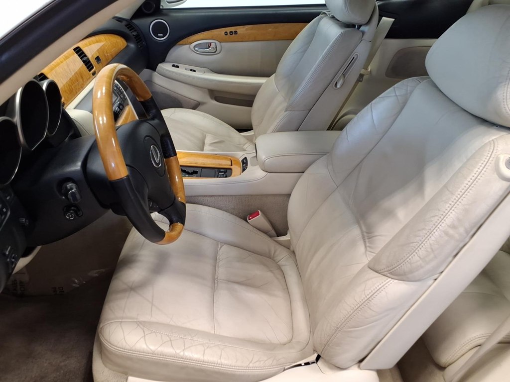 Photo 10 of this LEXUS SC 430