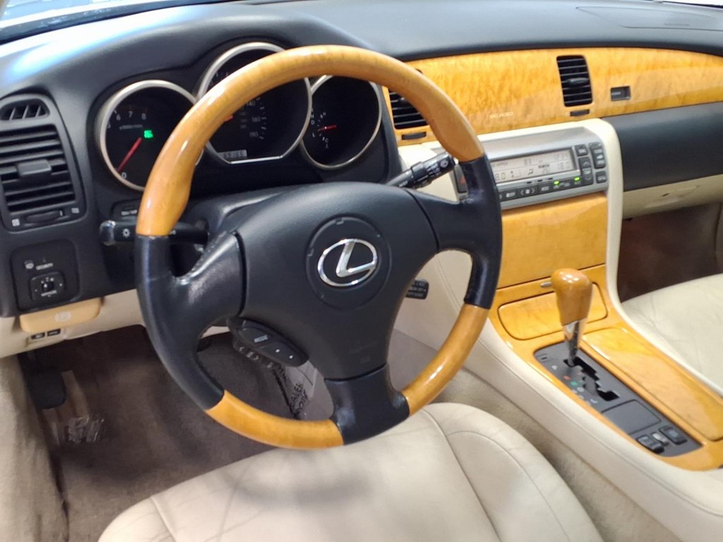 Photo 9 of this LEXUS SC 430
