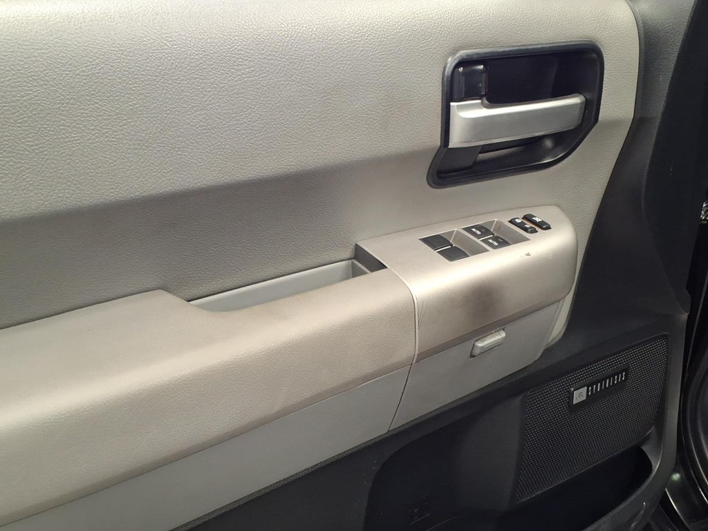 Photo 8 of this TOYOTA SEQUOIA