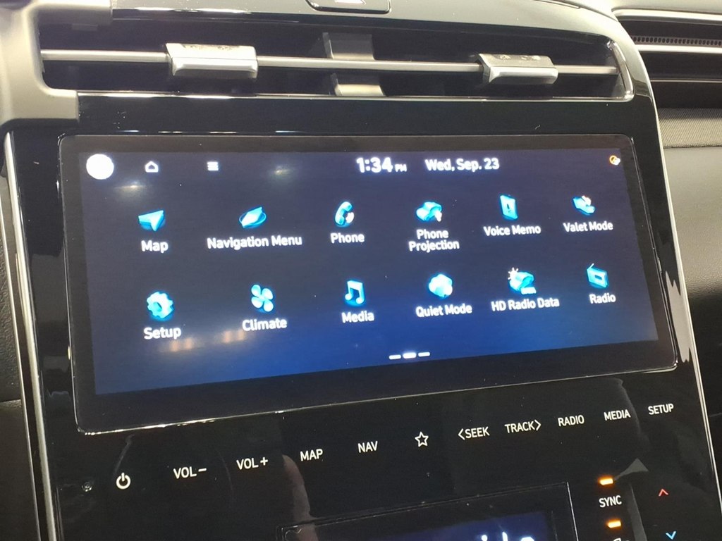 Photo 15 of this HYUNDAI SANTA CRUZ