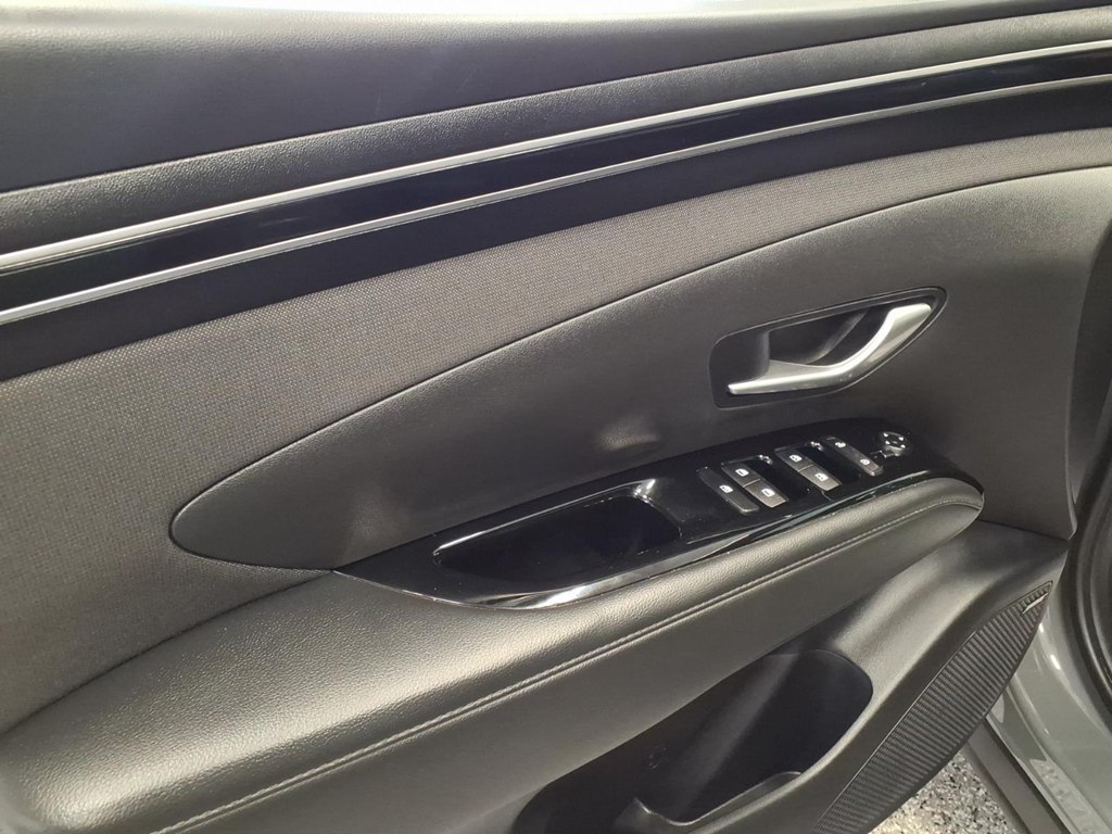 Photo 8 of this HYUNDAI SANTA CRUZ