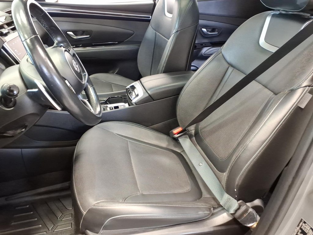 Photo 19 of this HYUNDAI SANTA CRUZ