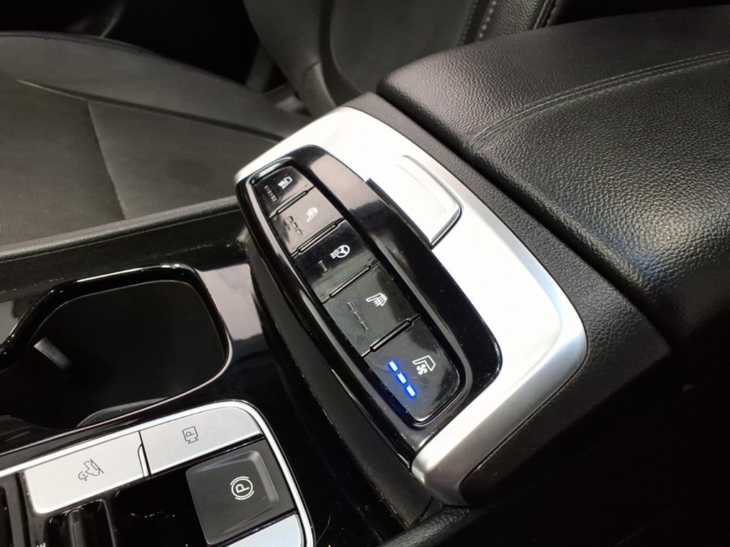 Photo 18 of this HYUNDAI SANTA CRUZ