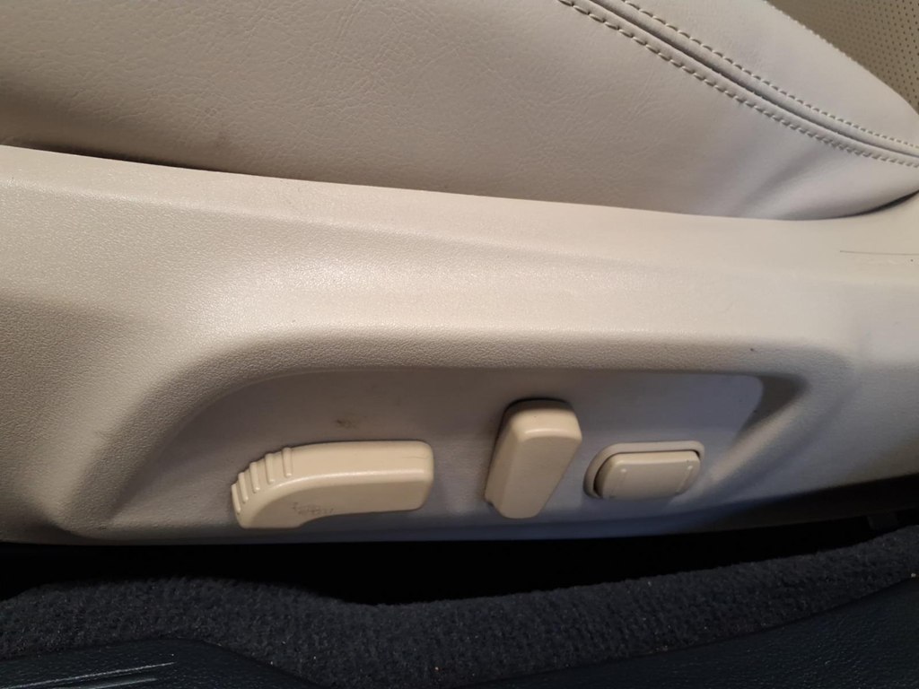 Photo 19 of this SUBARU LEGACY