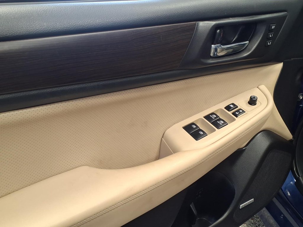 Photo 8 of this SUBARU LEGACY