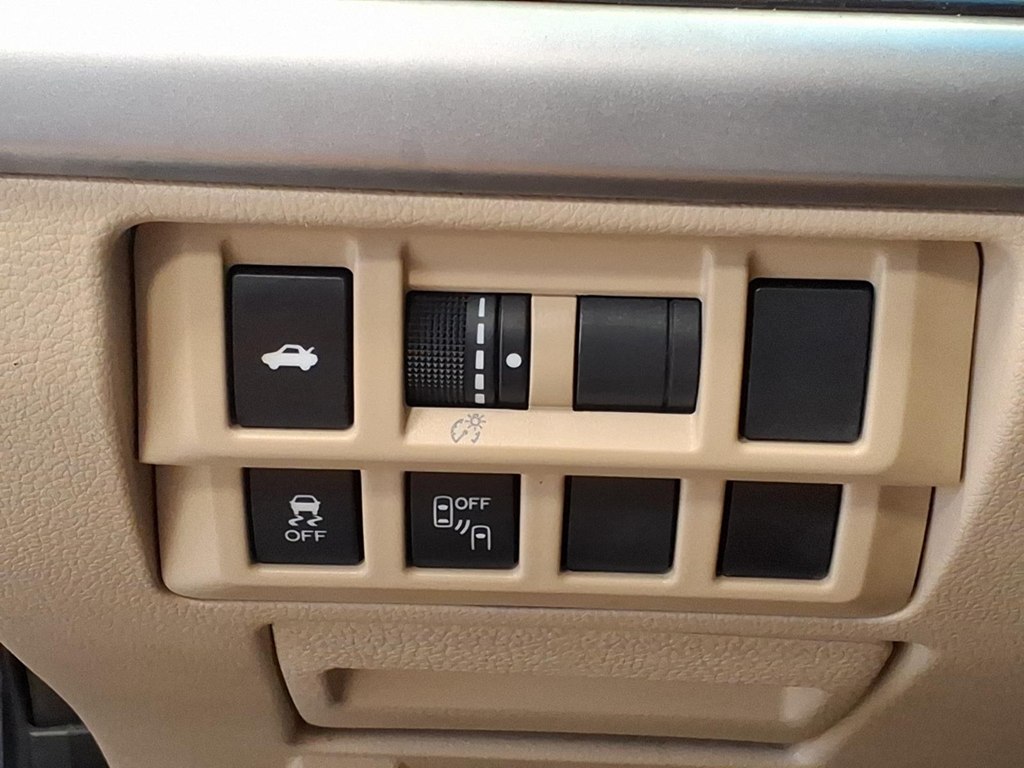 Photo 10 of this SUBARU LEGACY