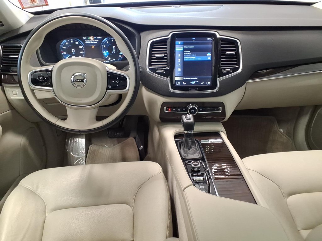 Photo 9 of this VOLVO XC90