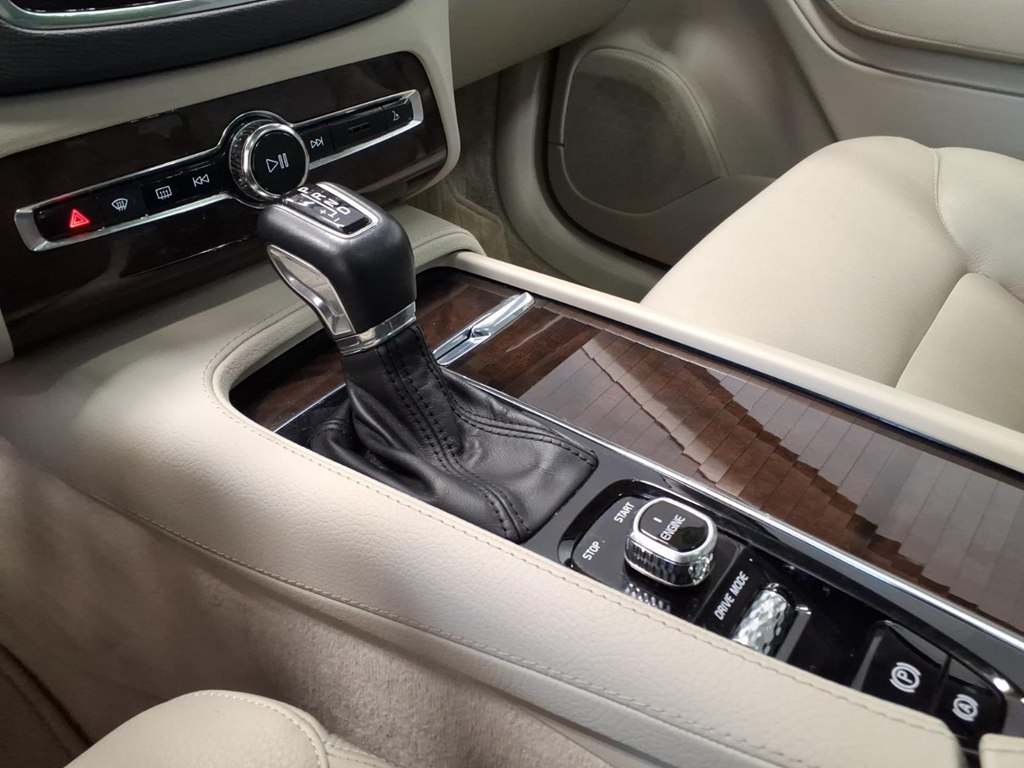 Photo 16 of this VOLVO XC90